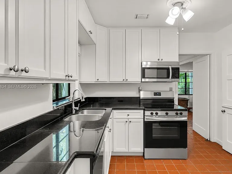 5390 Sunset Dr — Photo 23