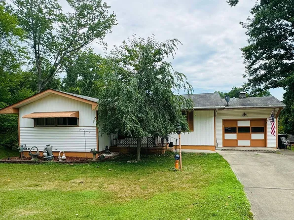 2440 Geneva Dr, Zanesville, OH 43701
