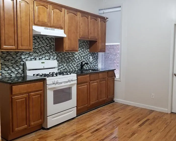 927 Park Ave #1N — Photo 1