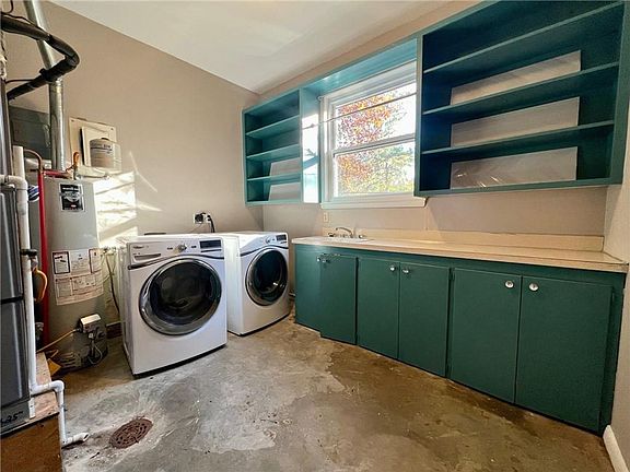 5th image of 1910 N Greenvalley Ave
