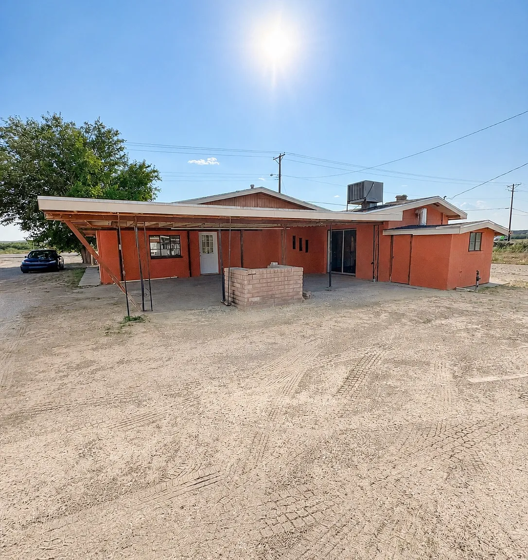 3 bed, 2307 sqft, $1,600 — Photo 1