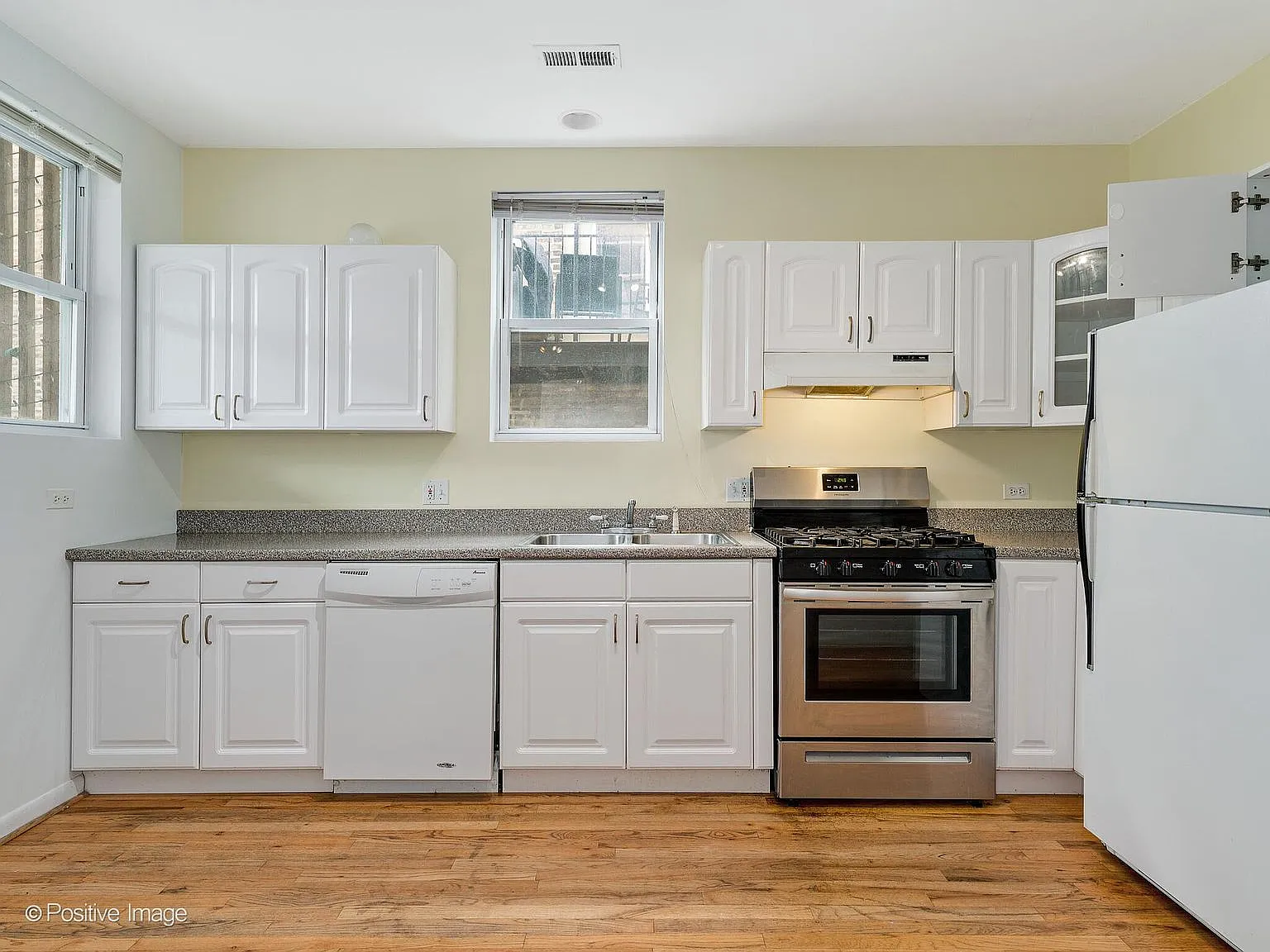 2 bed, 1200 sqft, $2,800 — Photo 2