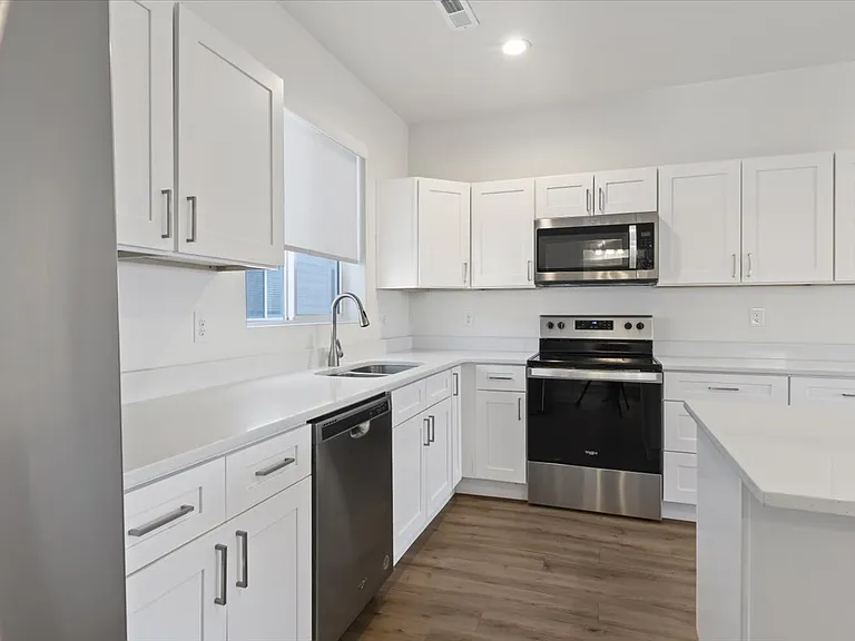 238 W Paramount Ave — Photo 20
