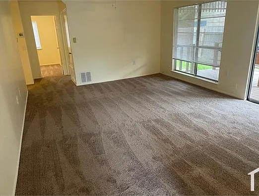 3 bed, 1000 sqft, $1,756 — Photo 4