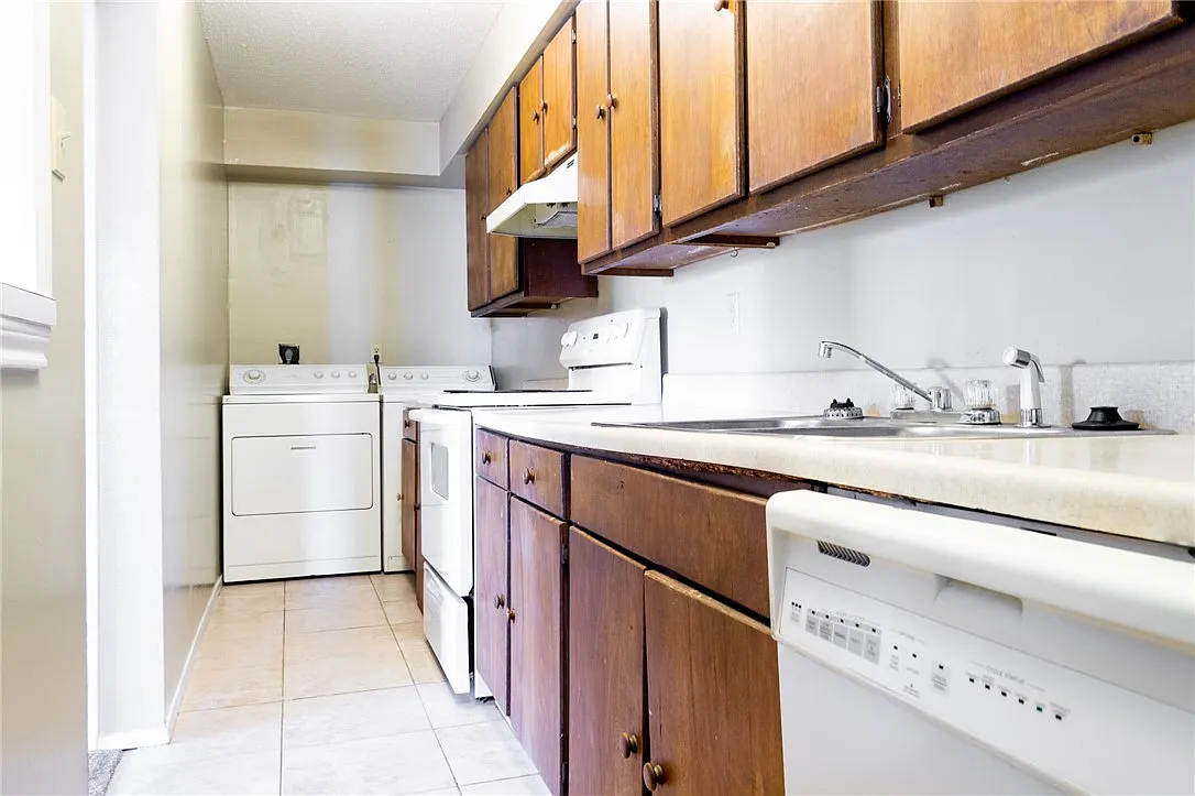 2 bed, 903 sqft, $945 — Photo 3