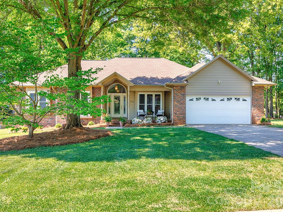 1st image of 228 Timberlane Dr