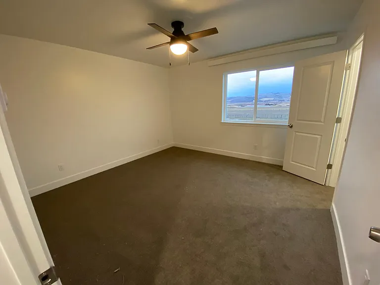 400 Clearview Dr — Photo 8