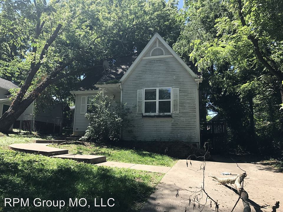 2nd image of 404 E Walnut St