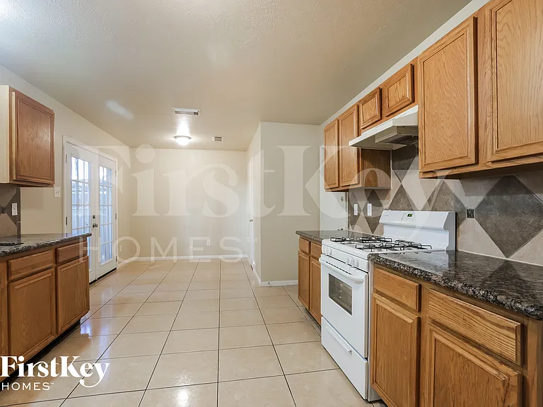 19931 Arrowsmith Dr — Photo 6