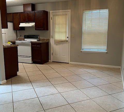 4th image of 2769 Oak Park Ct