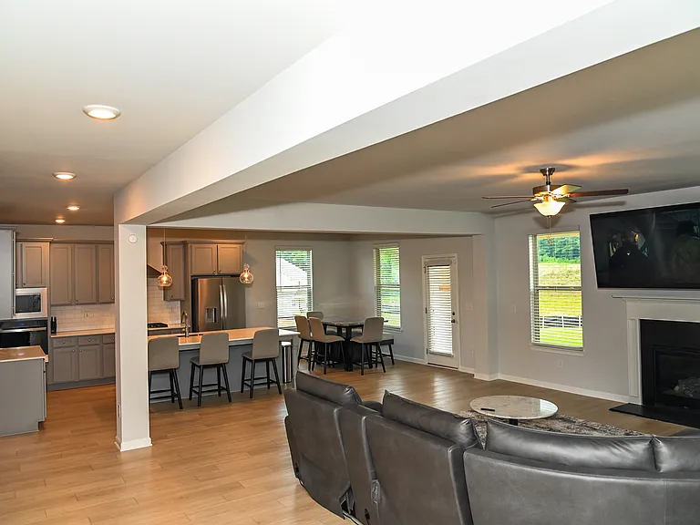628 Sidney Ct — Photo 10