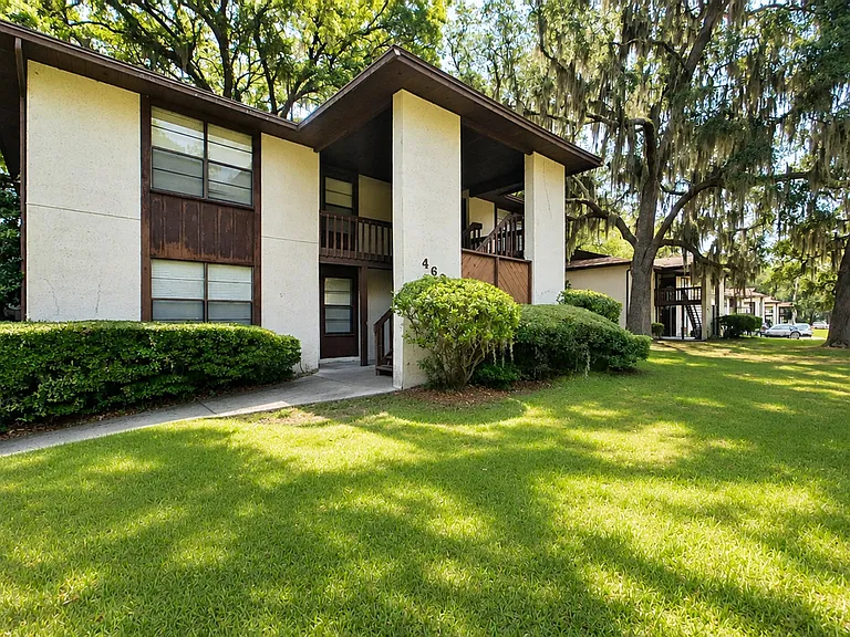 469 Crabapple Ct #B — Photo 1