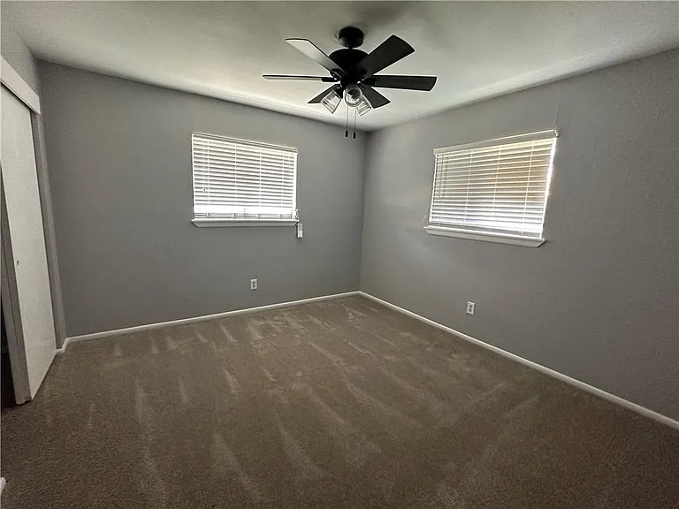 2112 Memorial Pkwy — Photo 8