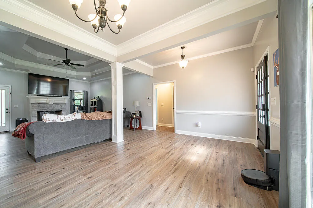 3 bed, 2.0 bath, 1694 sqft, $2,300 — Photo 3