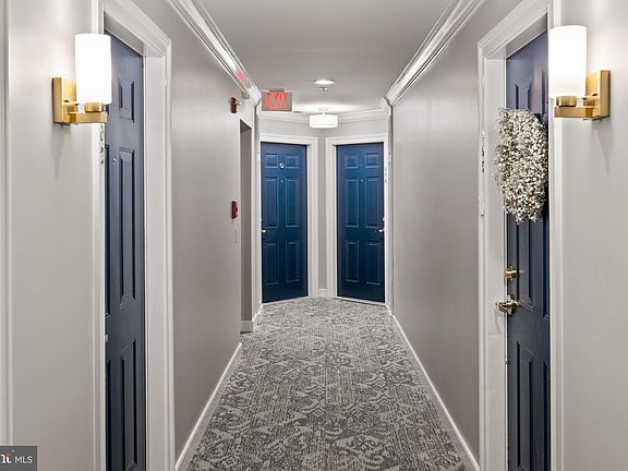5th image of 171 Somervelle St APT 403