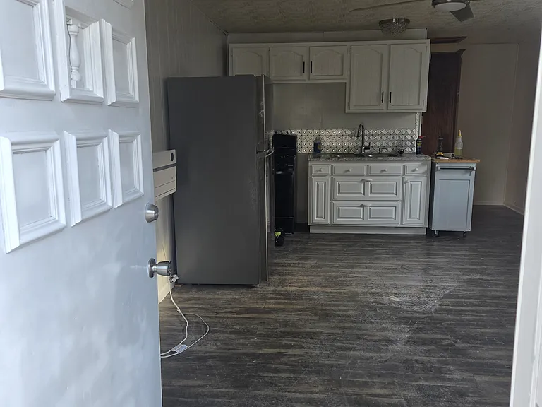 330 W Coler St #E — Photo 15