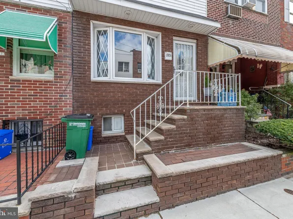 2825 S Iseminger St, Philadelphia, PA 19148
