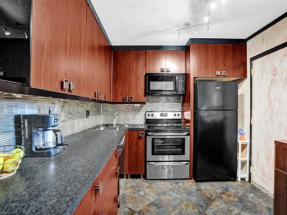 3rd image of 1000 NE 12th Ave APT 505