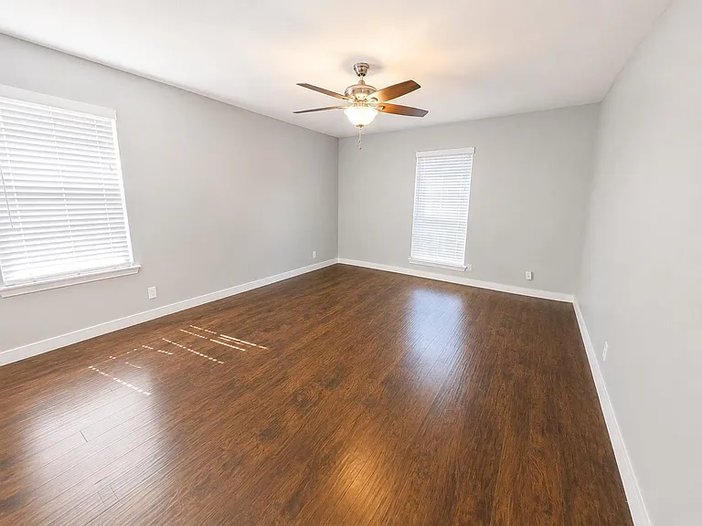 305 Starbright Dr — Photo 8
