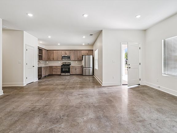 3rd image of 3556 Carnes Ave