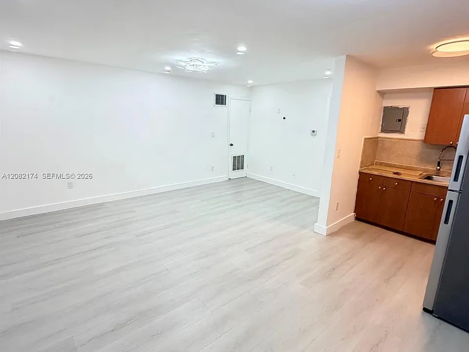 2015 SW 27th Ave #2