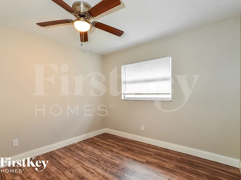 561 Hibiscus Rd — Photo 9