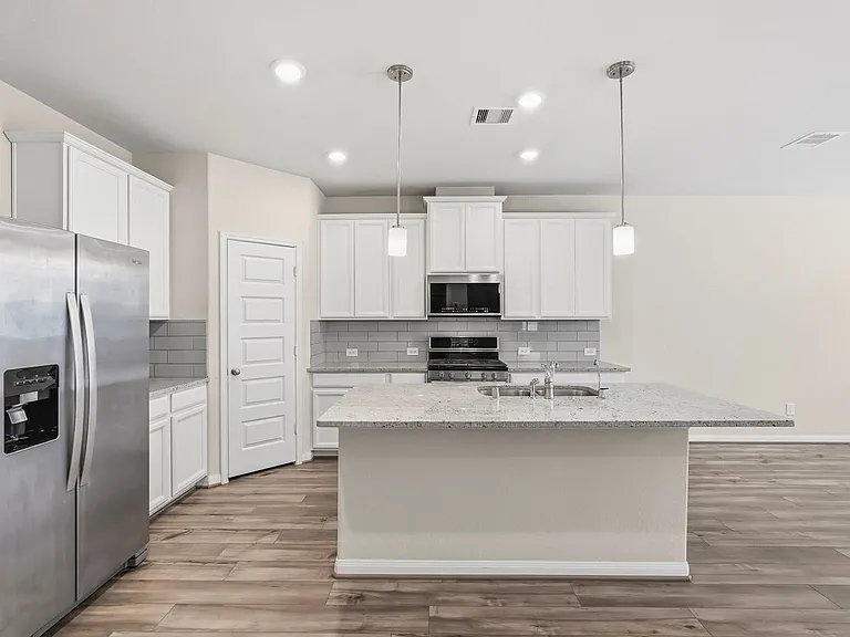 1516 Lakeline Oak Dr — Photo 8