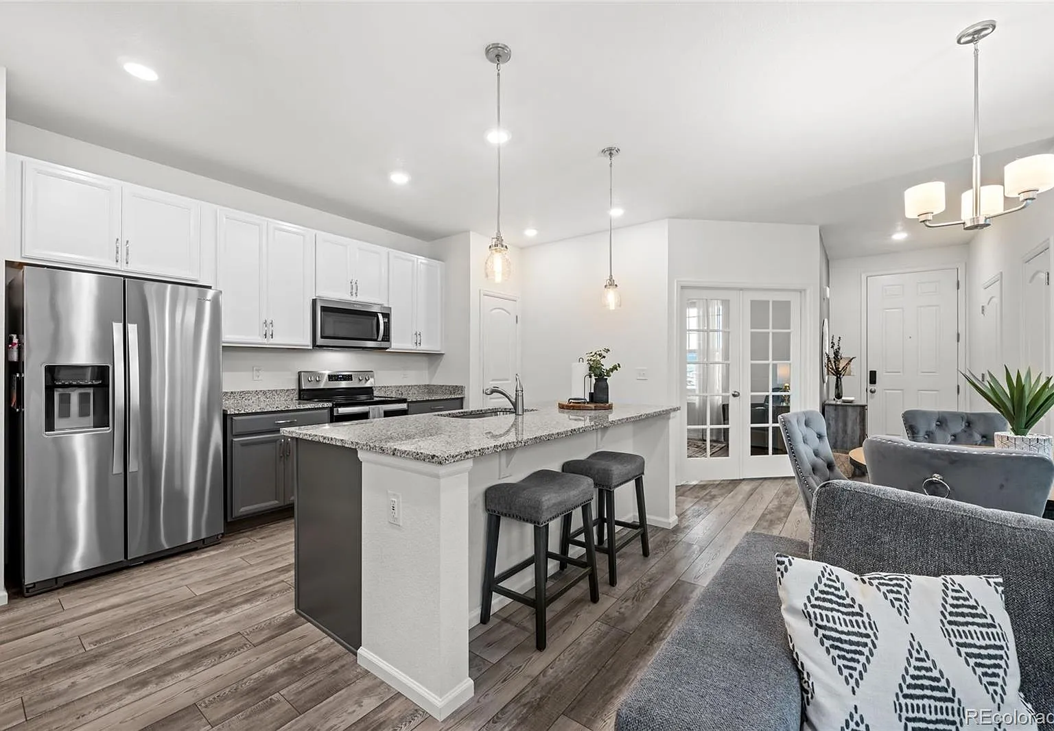 3 bed, 2.5 bath, 1817 sqft, $3,000 — Photo 4