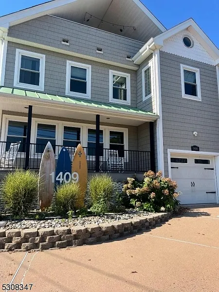 6 bed, 5.0 bath, 2800 sqft, $6,400 — Photo 1