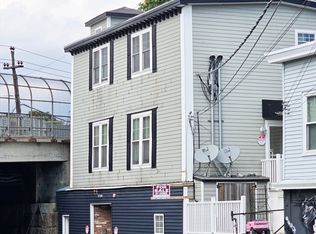 213-215 Burrill St, Swampscott, MA 01907