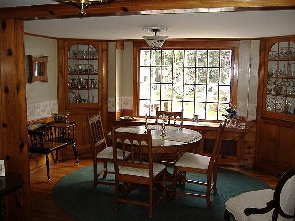 5th image of 35 Evans St