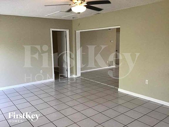 3rd image of 613 Brittany Ct