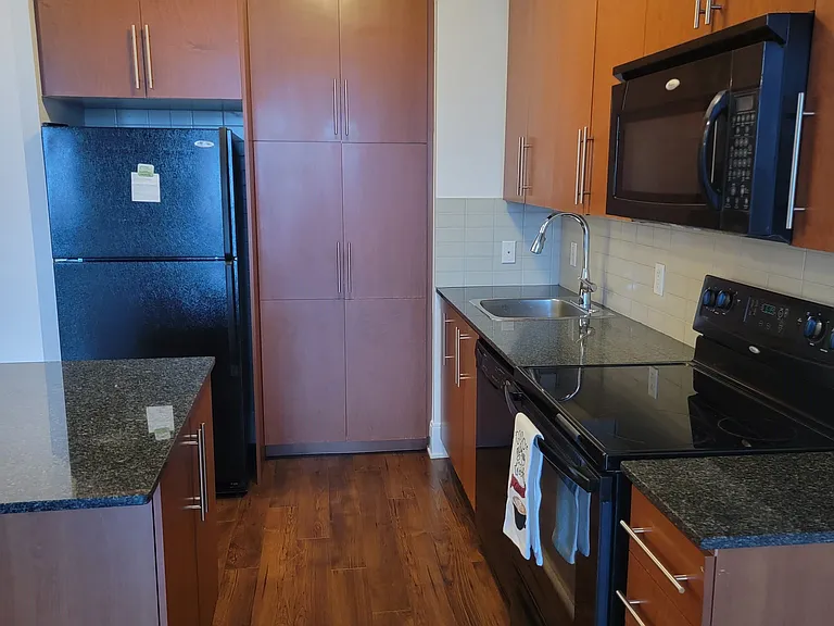 330 Burnhamthorpe Rd W #2306 — Photo 5