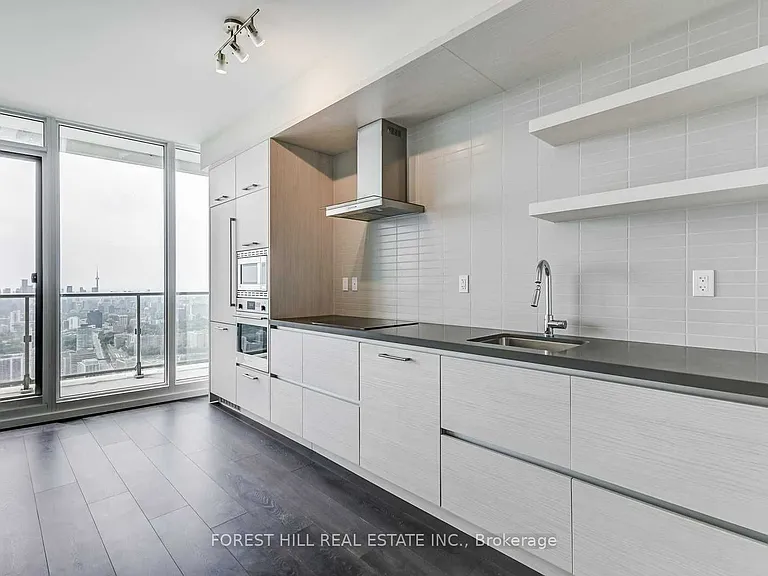 2221 Yonge St #5703 — Photo 12