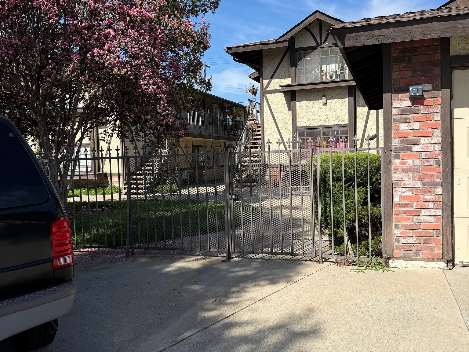 2 bed, 960 sqft, $2,200 — Photo 2