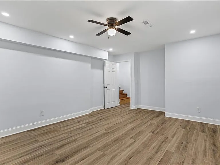 2223 Columbia Dr — Photo 29