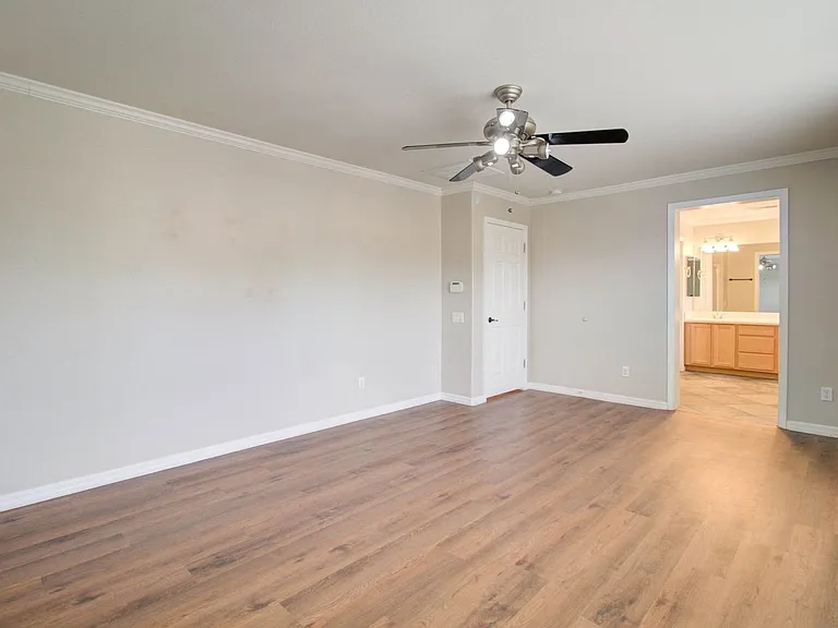 2143 W Marconi Ave — Photo 36