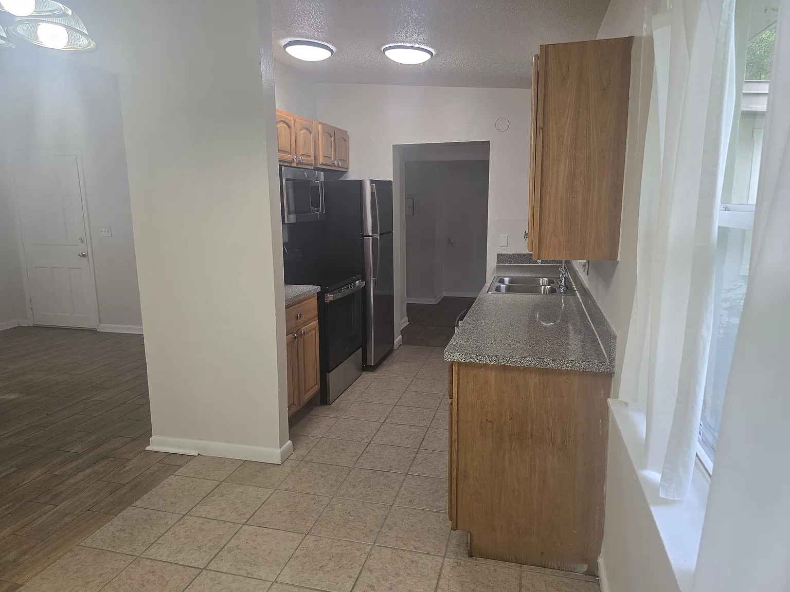3 bed, 1326 sqft, $1,650 — Photo 3