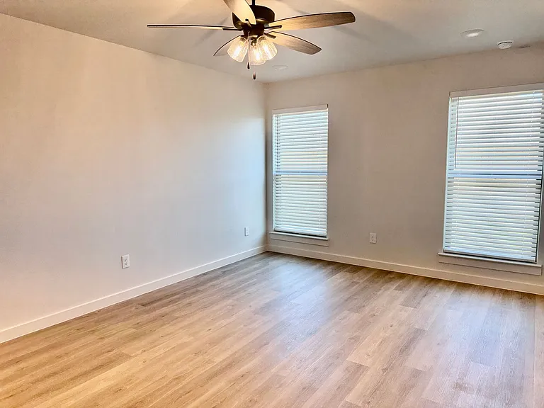 2408 Aberdeen Ave — Photo 10