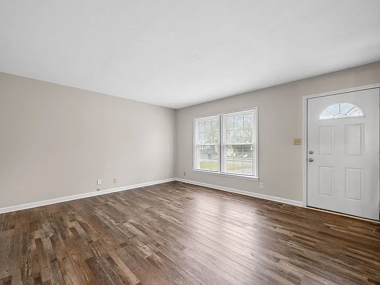 410 Appleton Dr — Photo 6