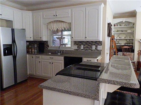 2nd image of 475 Bell Dr W