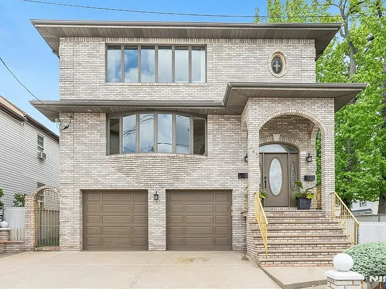 245 Wilson Ave — Photo 2