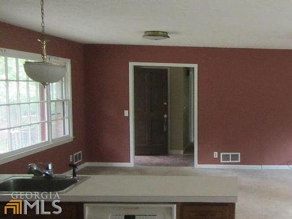 3rd image of 2581 Glendale Ct NE
