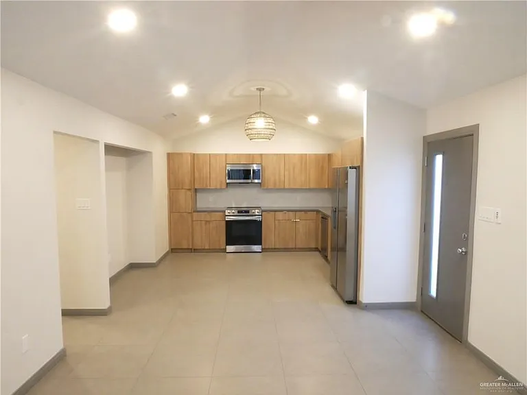 1317 E Iris Ave #1 — Photo 5
