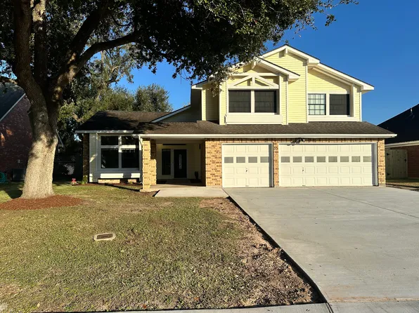 55 Greenvale Ct, Lake Jackson, TX 77566