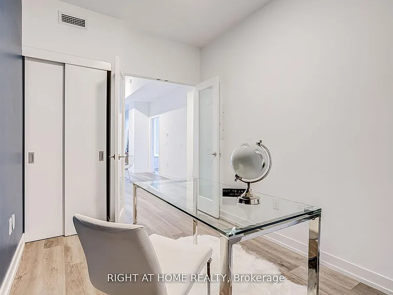 15 Wellington St S #301 — Photo 13