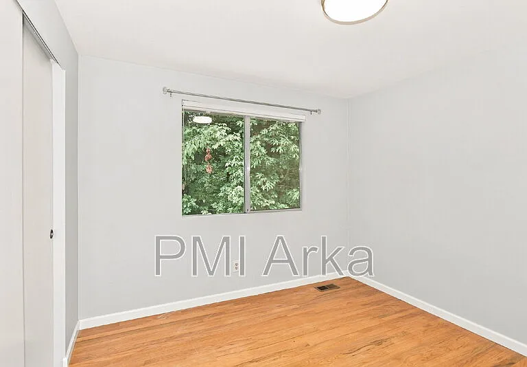 23408 NE 29th Pl — Photo 10