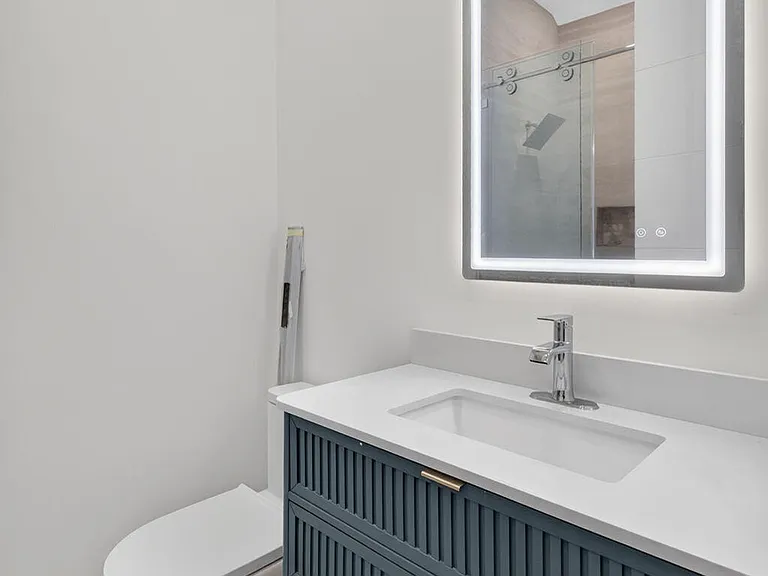 704 SW 9th St — Photo 38