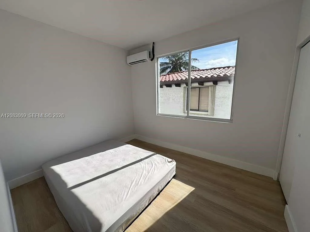 Beacon Manor — Photo 3