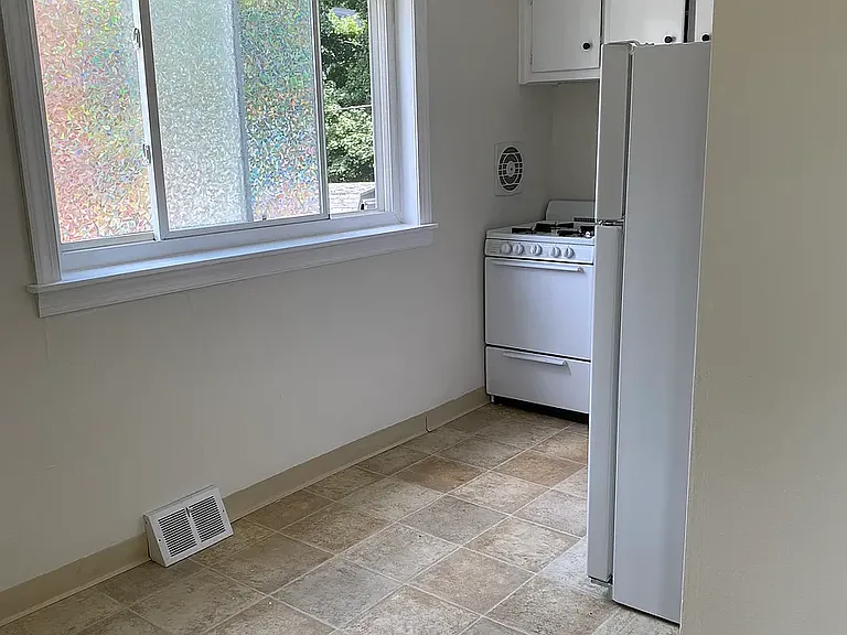 411 W Jefferson St — Photo 6